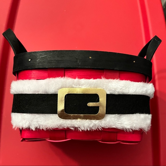 π Christmas Woven Basket π - Picture 1 of 8